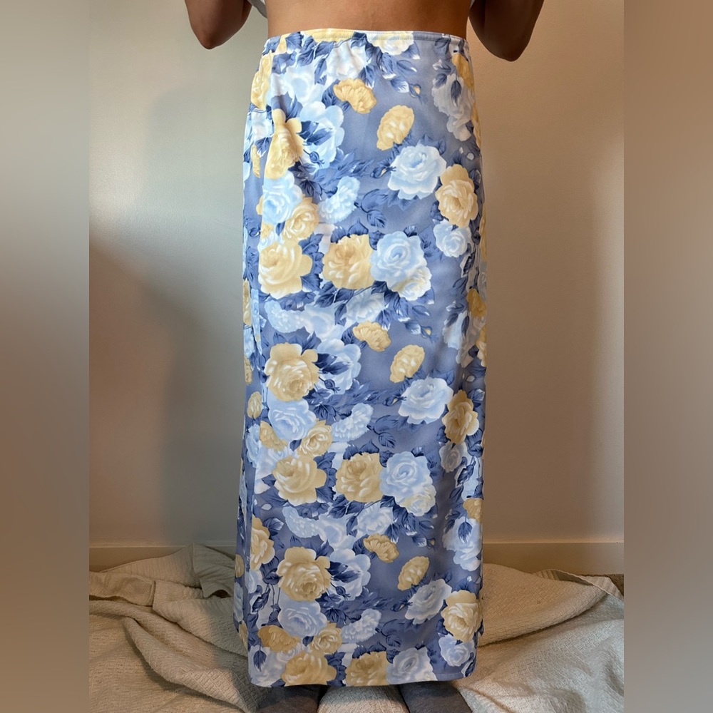Outline floral maxi skirt